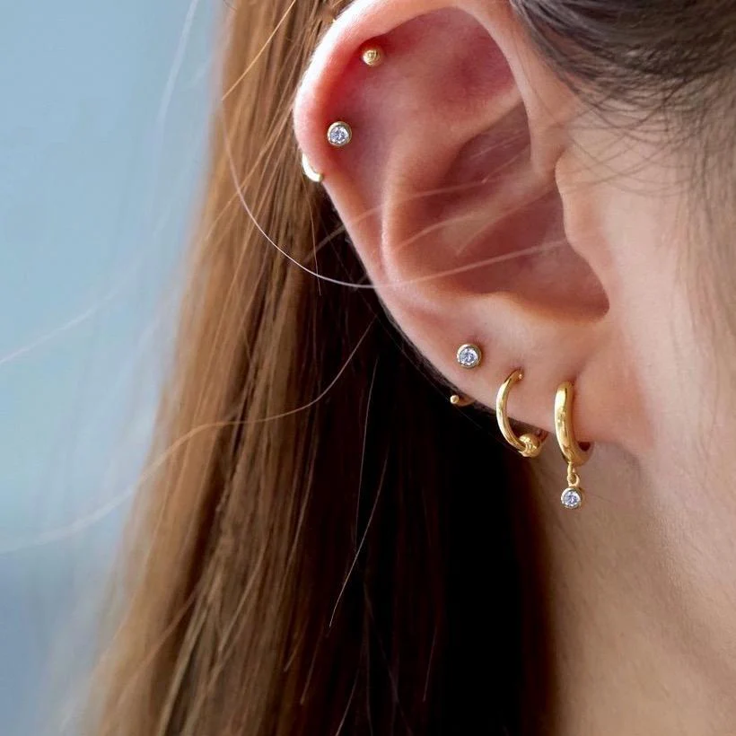 Mini Bezel Huggies Earings Gold - Image 2
